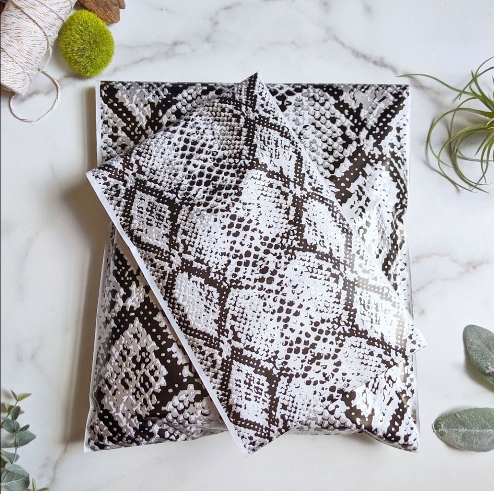 25 6X9 Snake Skin Poly Mailers PRICE IS FIRM - Picture 5 of 5